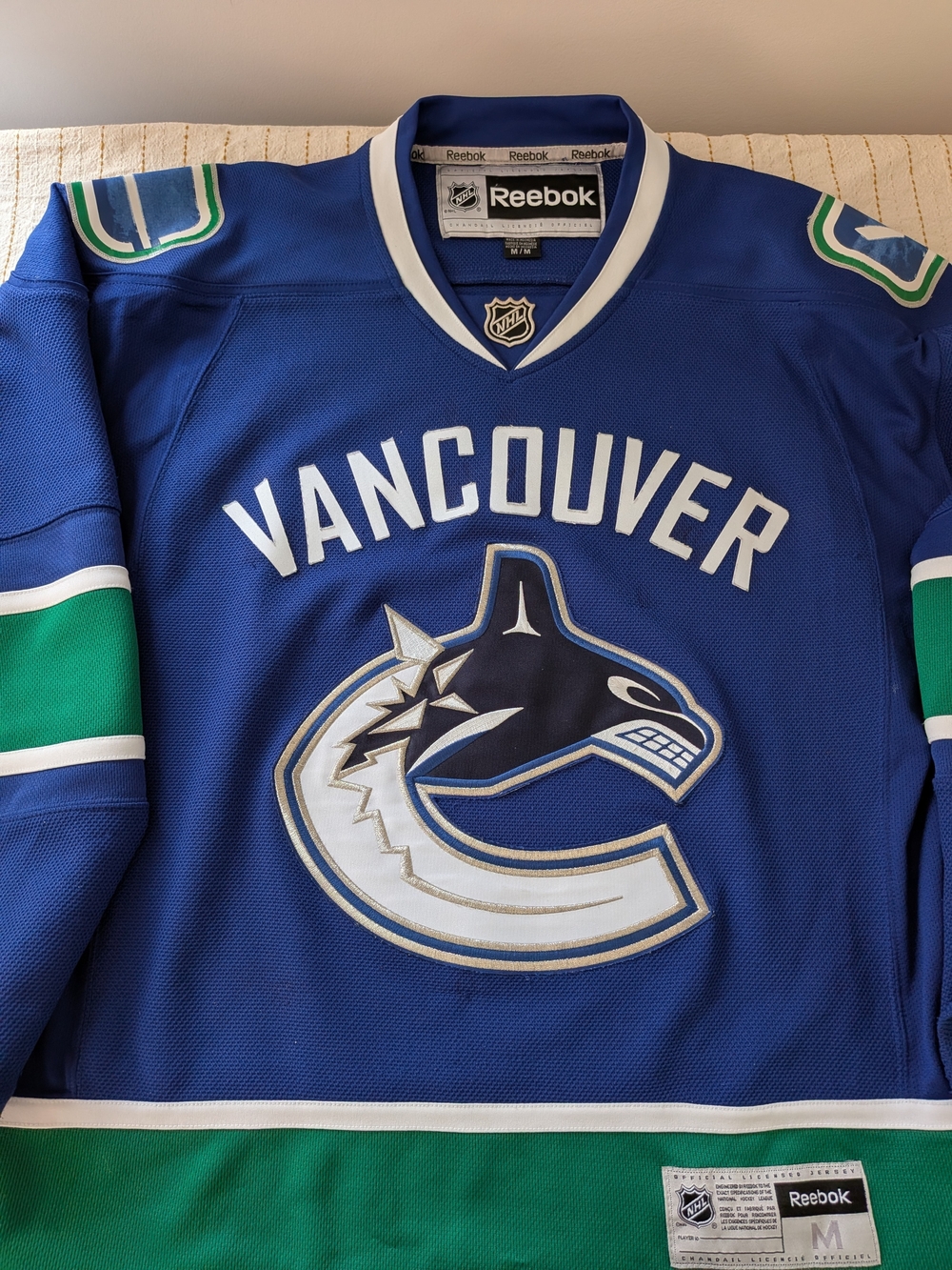 Vancouver Canucks Home Jersey Reebok Size Medium